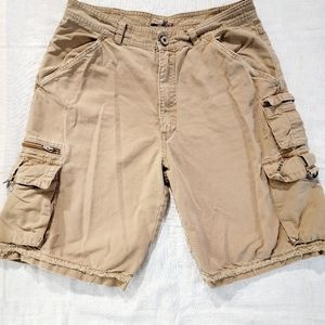 BKE 67 camper cargo shorts